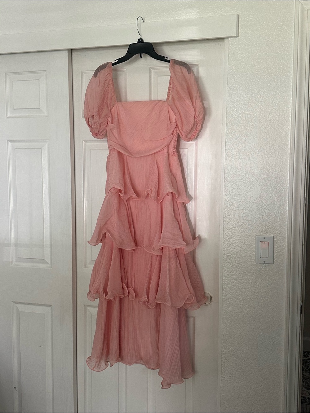 Petite Pink Tiered Puff-Sleeve Midi Dress
